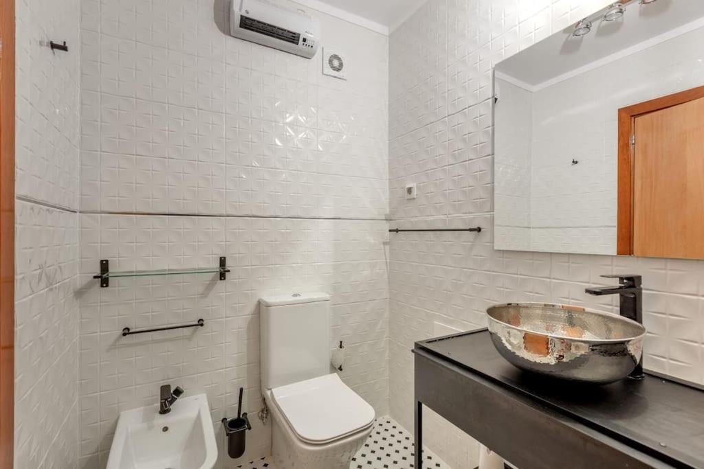 Spacious 3-Bedroom Condo In Lisbona Esterno foto