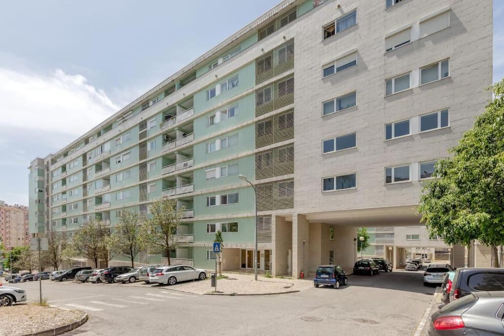 Spacious 3-Bedroom Condo In Lisbona Esterno foto