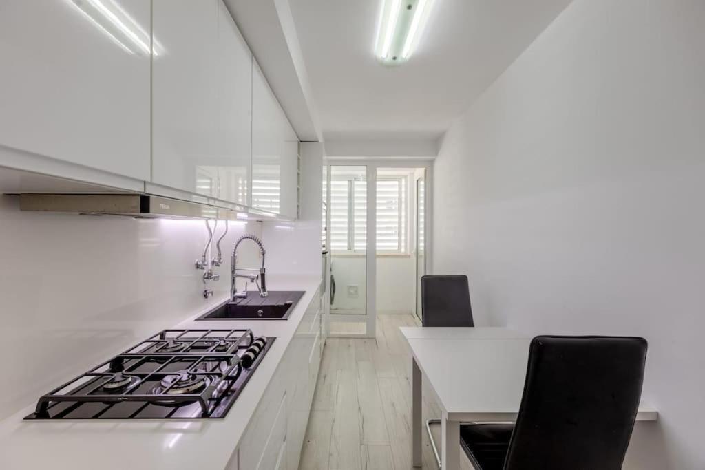 Spacious 3-Bedroom Condo In Lisbona Esterno foto