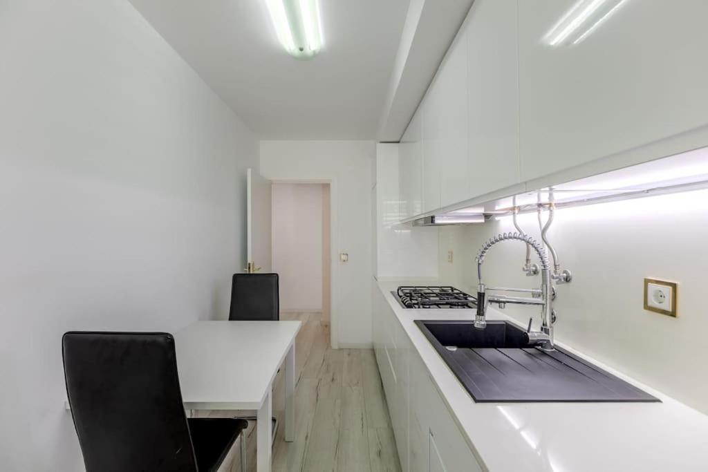 Spacious 3-Bedroom Condo In Lisbona Esterno foto
